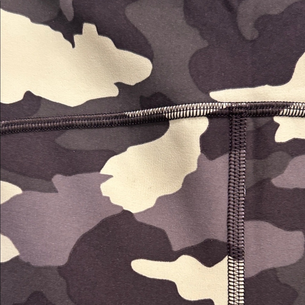 Lululemon Camo Leggings 25 - Picture 5 of 8